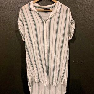 Oversized button-up shirt dress. Super cut alone or with shorts. Medium.